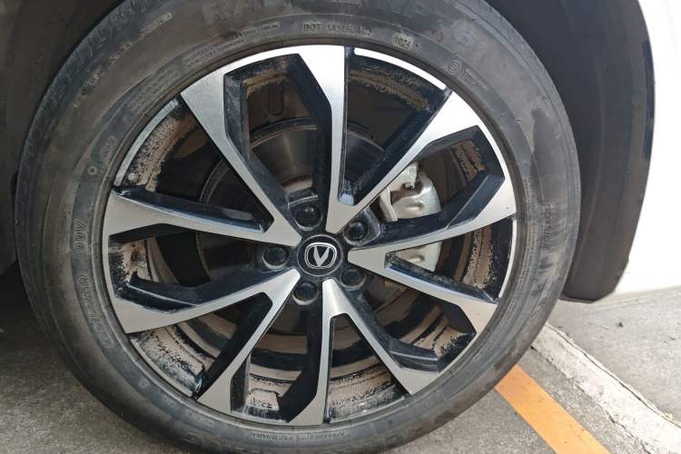 Used CHANGAN UNI-Z New Energy 2024 Blue Whale Smart Electric iDD 125km Excellence Model Right Front Wheel Hub