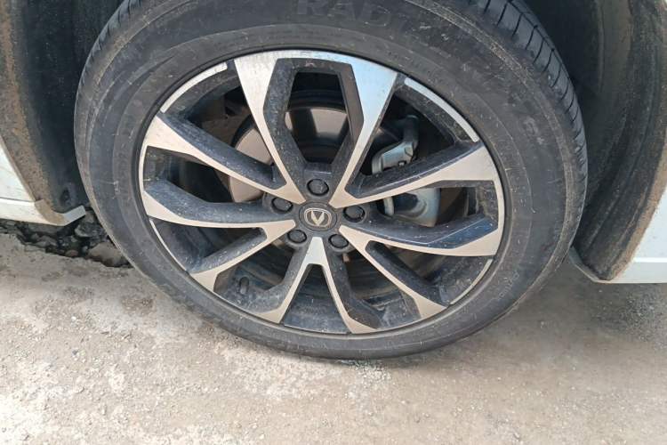 Used CHANGAN UNI-Z New Energy 2024 Blue Whale Smart Electric iDD 125km Excellence Model Right Front Wheel Hub