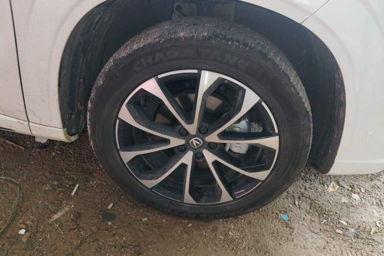 Used CHANGAN UNI-Z New Energy 2024 Blue Whale Smart Electric iDD 125km Beyond Edition Right Front Wheel Hub