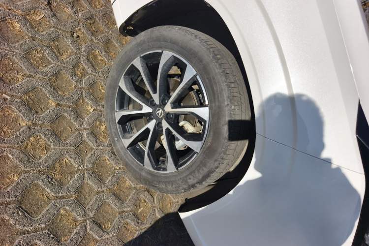 Used CHANGAN UNI-Z New Energy 2024 Blue Whale Smart Electric iDD 125km Beyond Edition Right Front Wheel Hub
