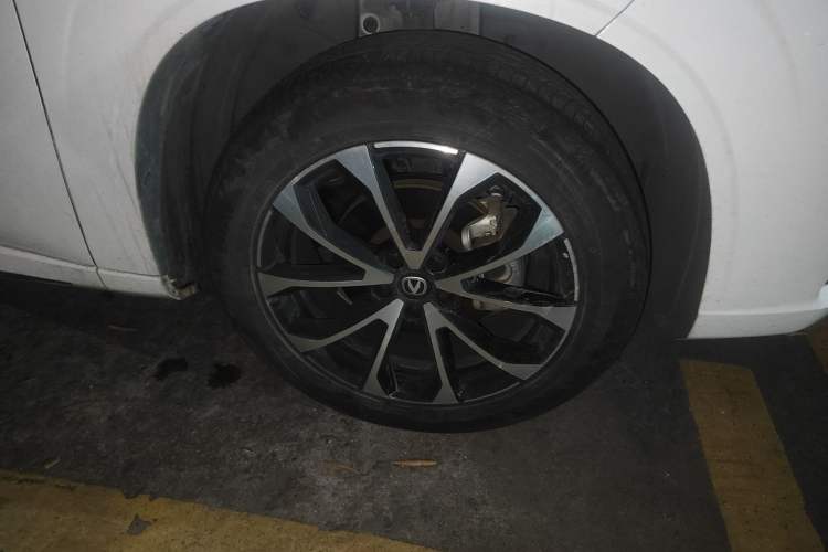 Used CHANGAN UNI-Z New Energy 2024 Blue Whale Smart Electric iDD 125km Beyond Edition Right Front Wheel Hub
