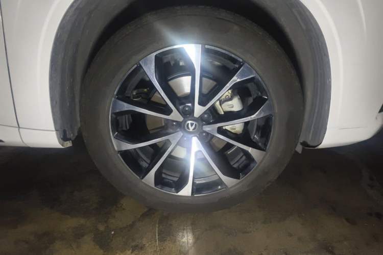 Used CHANGAN UNI-Z New Energy 2024 Blue Whale Smart Electric iDD 125km Beyond Edition Right Front Wheel Hub