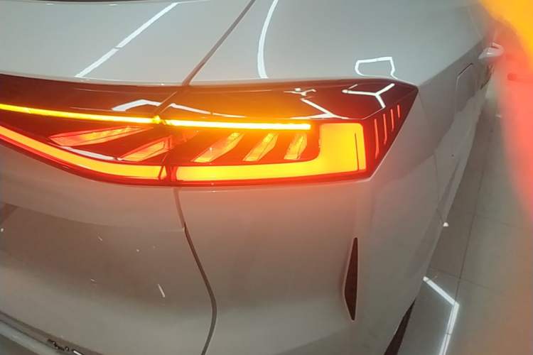 Used CHANGAN UNI-Z New Energy 2024 Blue Whale Smart Electric iDD 125km Beyond Edition Right Rear Taillight