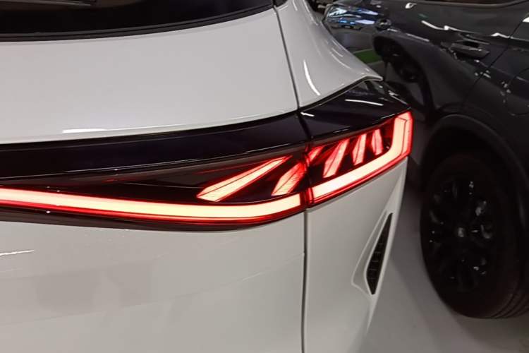 Used CHANGAN UNI-Z New Energy 2024 Blue Whale Smart Electric iDD 125km Excellence Model Right Rear Taillight