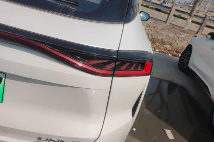 Used CHANGAN UNI-Z New Energy 2024 Blue Whale Smart Electric iDD 125km Excellence Model Right Rear Taillight