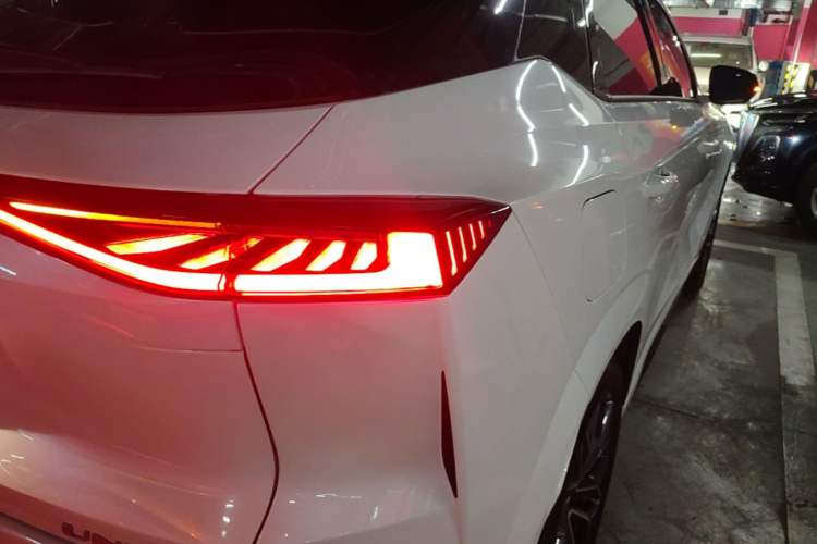 Used CHANGAN UNI-Z New Energy 2024 Blue Whale Smart Electric iDD 125km Excellence Model Right Rear Taillight
