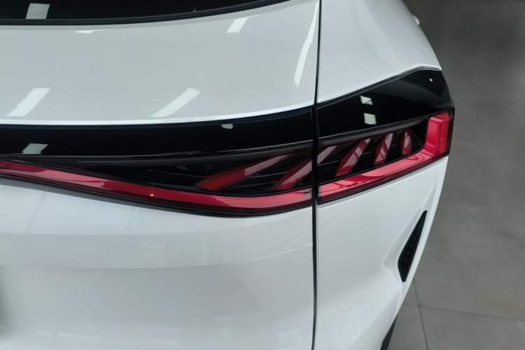 Used CHANGAN UNI-Z New Energy 2024 Blue Whale Smart Electric iDD 125km Beyond Edition Right Rear Taillight