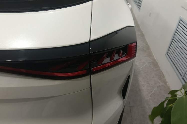 Used CHANGAN UNI-Z New Energy 2024 Blue Whale Smart Electric iDD 125km Beyond Edition Right Rear Taillight