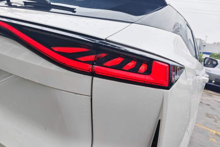 Used CHANGAN UNI-Z New Energy 2024 Blue Whale Smart Electric iDD 125km Excellence Model Right Rear Taillight