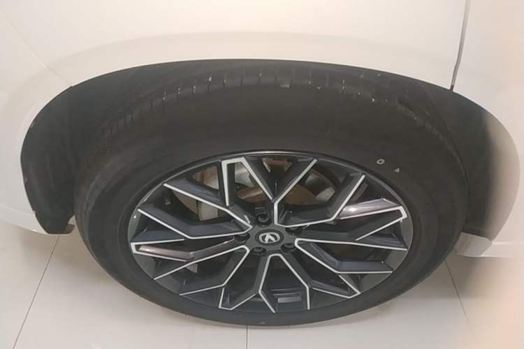 Used CHANGAN UNI-Z New Energy 2024 Blue Whale Smart Electric iDD 125km Beyond Edition Right Rear Wheel Hub