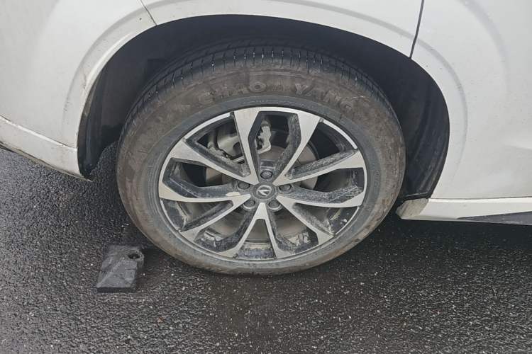 Used CHANGAN UNI-Z New Energy 2024 Blue Whale Smart Electric iDD 125km Beyond Edition Right Rear Wheel Hub