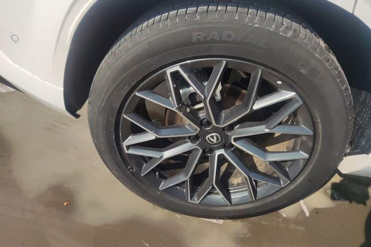 Used CHANGAN UNI-Z New Energy 2024 Blue Whale Smart Electric iDD 125km Excellence Model Right Rear Wheel Hub
