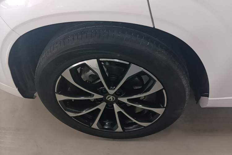 Used CHANGAN UNI-Z New Energy 2024 Blue Whale Smart Electric iDD 125km Beyond Edition Right Rear Wheel Hub
