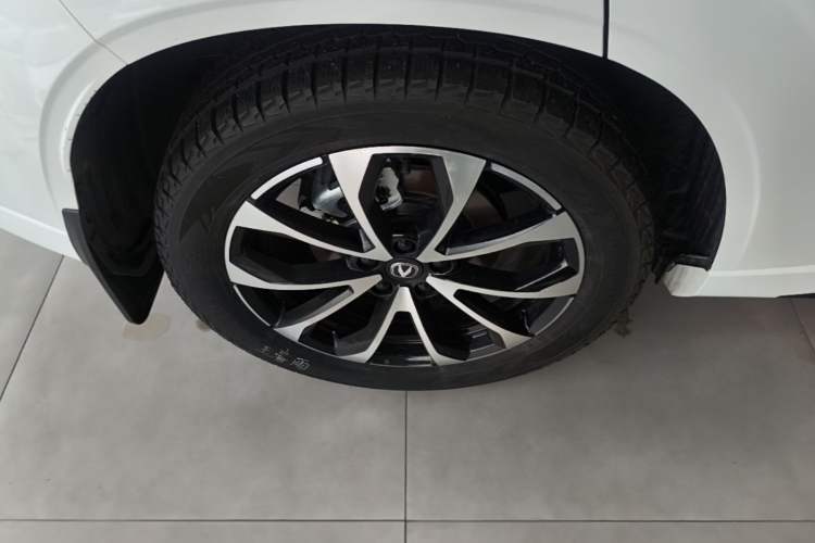 Used CHANGAN UNI-Z New Energy 2024 Blue Whale Smart Electric iDD 125km Beyond Edition Right Rear Wheel Hub