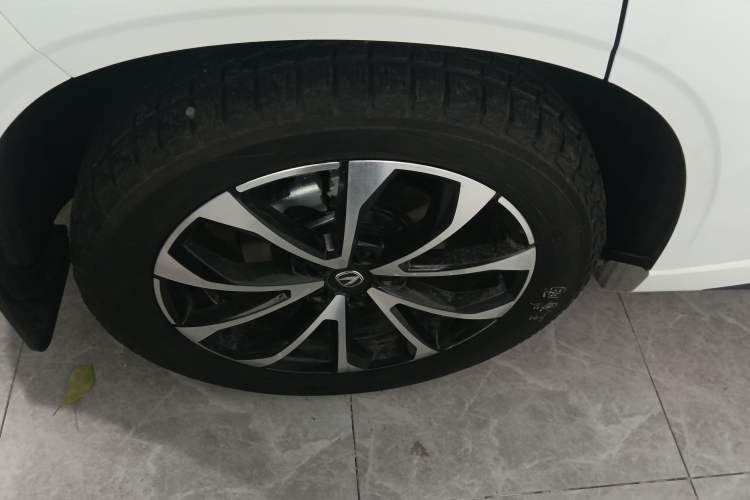Used CHANGAN UNI-Z New Energy 2024 Blue Whale Smart Electric iDD 125km Beyond Edition Right Rear Wheel Hub