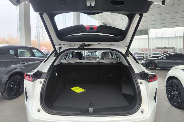 Used CHANGAN UNI-Z New Energy 2024 Blue Whale Smart Electric iDD 125km Leading Model Trunk
