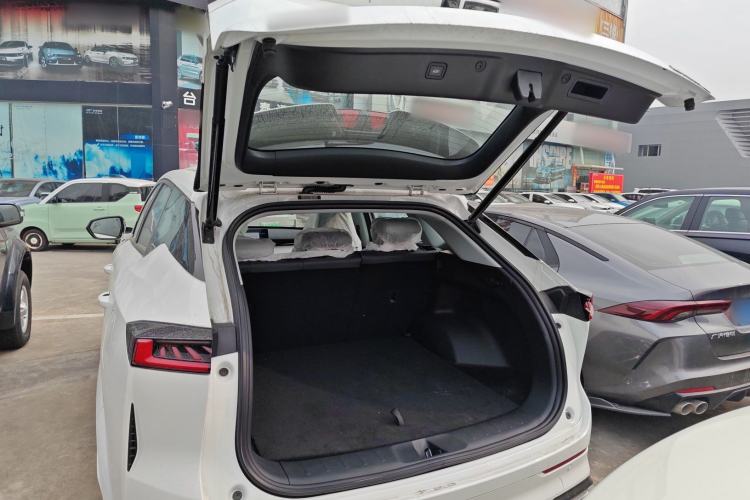 Used CHANGAN UNI-Z New Energy 2024 Blue Whale Smart Electric iDD 125km Beyond Edition Trunk
