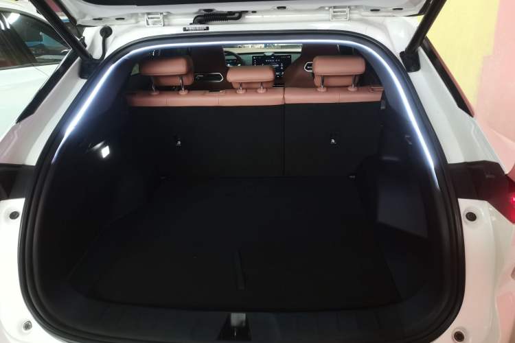 Used CHANGAN UNI-Z New Energy 2024 Blue Whale Smart Electric iDD 125km Excellence Model Trunk