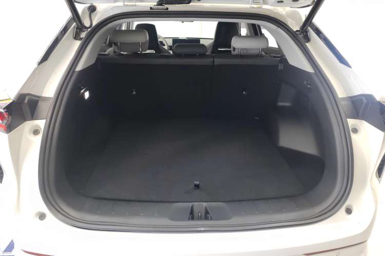 Used CHANGAN UNI-Z New Energy 2024 Blue Whale Smart Electric iDD 125km Beyond Edition Trunk