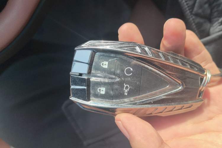 Used CHANGAN UNI-Z New Energy 2024 Blue Whale Smart Electric iDD 125km Excellence Model Vehicle Key