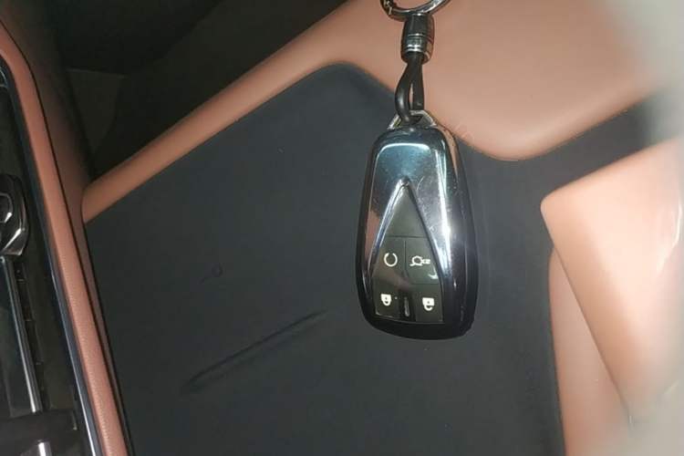 Used CHANGAN UNI-Z New Energy 2024 Blue Whale Smart Electric iDD 125km Beyond Edition Vehicle Key