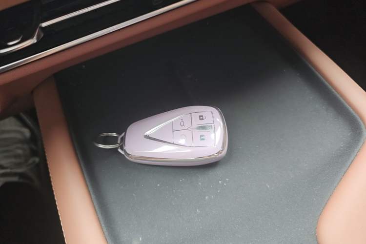 Used CHANGAN UNI-Z New Energy 2024 Blue Whale Smart Electric iDD 125km Beyond Edition Vehicle Key