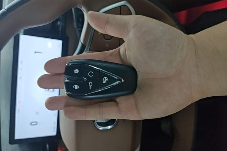 Used CHANGAN UNI-Z New Energy 2024 Blue Whale Smart Electric iDD 125km Excellence Model Vehicle Key