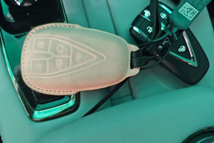 Used CHANGAN UNI-Z New Energy 2024 Blue Whale Smart Electric iDD 125km Excellence Model Vehicle Key