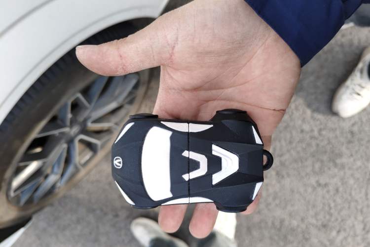 Used CHANGAN UNI-Z New Energy 2024 Blue Whale Smart Electric iDD 125km Beyond Edition Vehicle Key