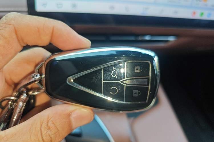 Used CHANGAN UNI-Z New Energy 2024 Blue Whale Smart Electric iDD 125km Beyond Edition Vehicle Key