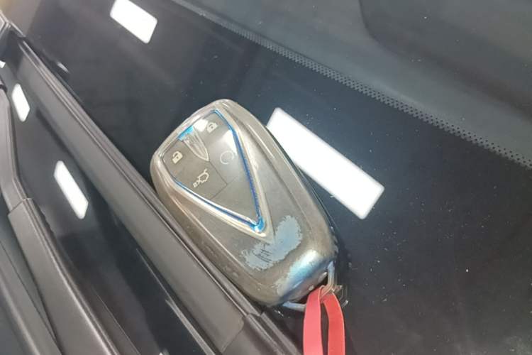 Used CHANGAN UNI-Z New Energy 2024 Blue Whale Smart Electric iDD 125km Beyond Edition Vehicle Key