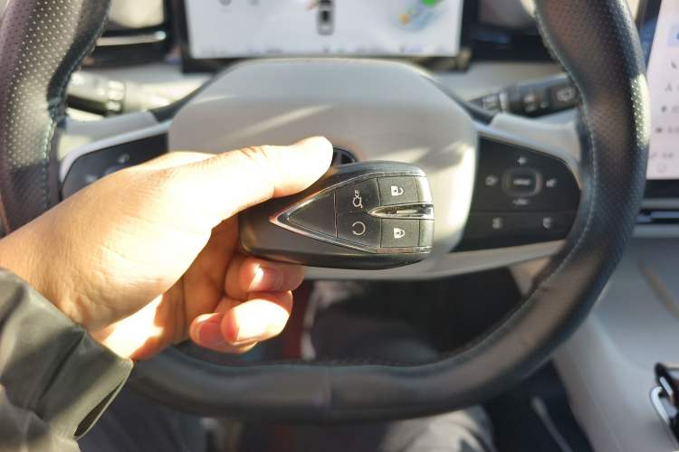 Used CHANGAN UNI-Z New Energy 2024 Blue Whale Smart Electric iDD 125km Beyond Edition Vehicle Key