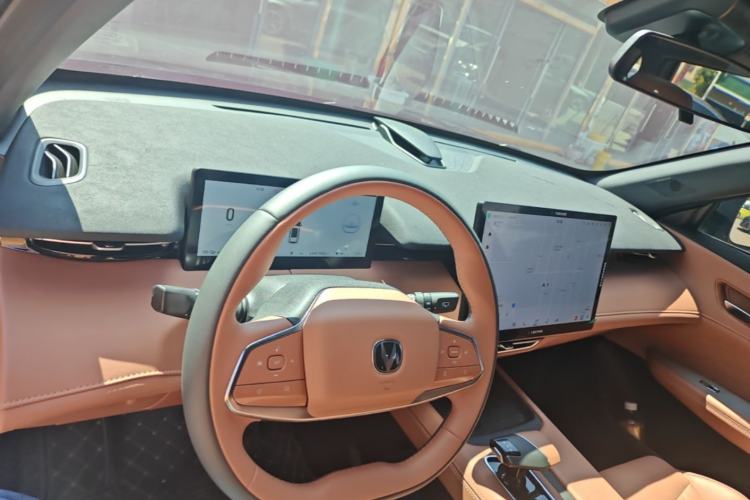 Used CHANGAN UNI-Z New Energy 2025 Model, Smart New Blue Whale 125km Battleship+ Version Center Console