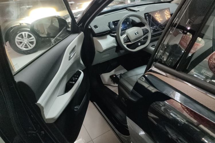 Used CHANGAN UNI-Z New Energy 2025 Model, Smart New Blue Whale 125km Battleship+ Version Driver Seat