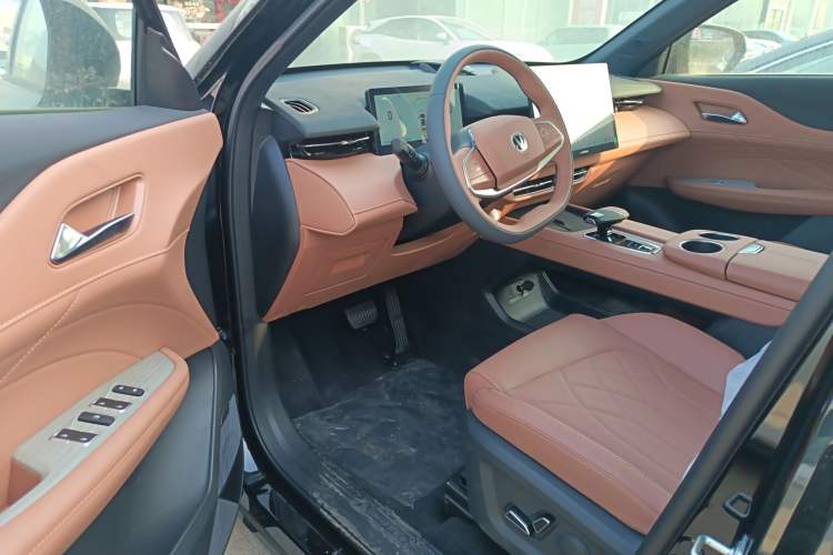 Used CHANGAN UNI-Z New Energy 2025 Model, Smart New Blue Whale 125km Battleship+ Version Driver Seat
