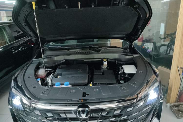 Used CHANGAN UNI-Z New Energy 2025 Model, Smart New Blue Whale 125km Battleship+ Version Engine Bay