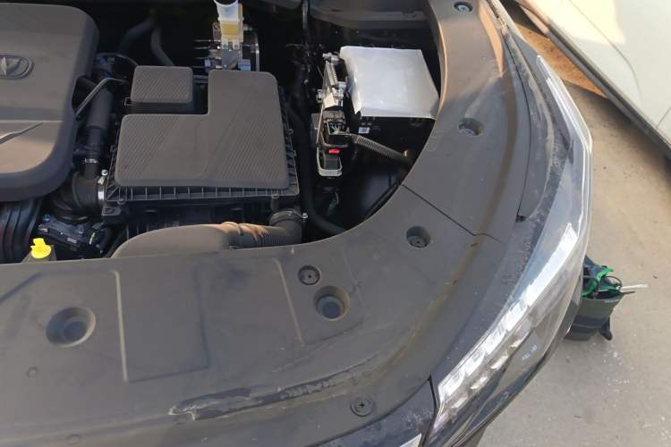 Used CHANGAN UNI-Z New Energy 2025 Model, Smart New Blue Whale 125km Battleship+ Version Engine Bay Left