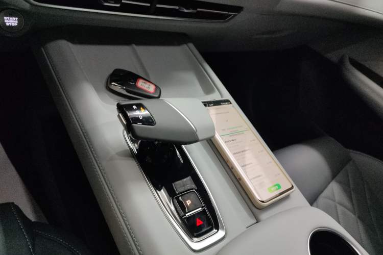 Used CHANGAN UNI-Z New Energy 2025 Model, Smart New Blue Whale 125km Battleship+ Version Gear Lever