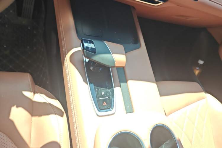 Used CHANGAN UNI-Z New Energy 2025 Model, Smart New Blue Whale 125km Battleship+ Version Gear Lever