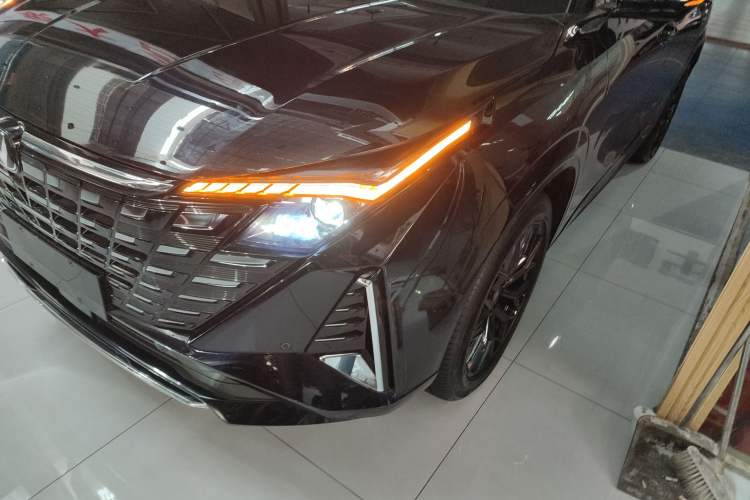 Used CHANGAN UNI-Z New Energy 2025 Model, Smart New Blue Whale 125km Battleship+ Version Left Front Headlight