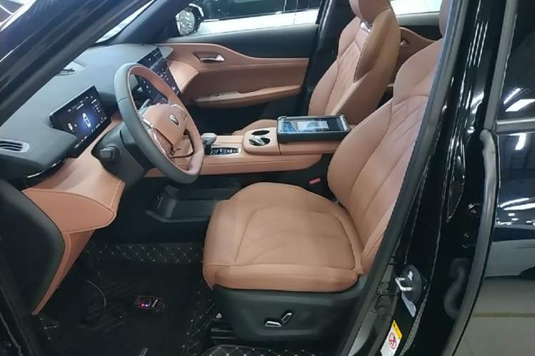 Used CHANGAN UNI-Z New Energy 2025 Model, Smart New Blue Whale 125km Battleship+ Version Left Front Seat