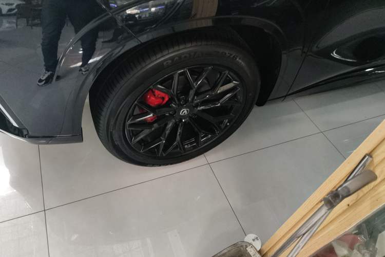 Used CHANGAN UNI-Z New Energy 2025 Model, Smart New Blue Whale 125km Battleship+ Version Left Front Wheel Hub