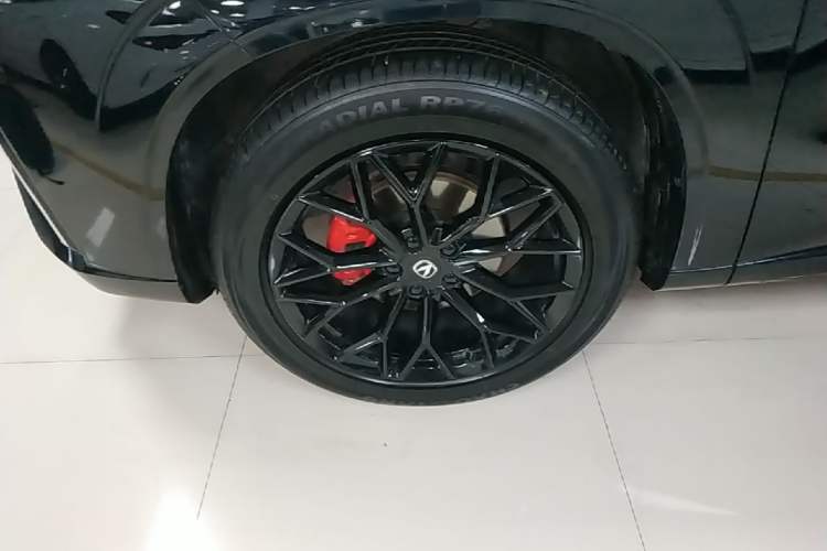 Used CHANGAN UNI-Z New Energy 2025 Model, Smart New Blue Whale 125km Battleship+ Version Left Front Wheel Hub