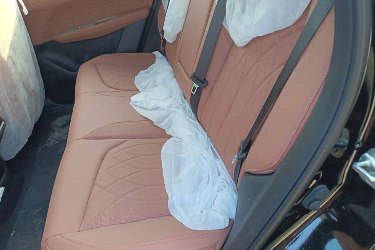 Used CHANGAN UNI-Z New Energy 2025 Model, Smart New Blue Whale 125km Battleship+ Version Left Rear Seat