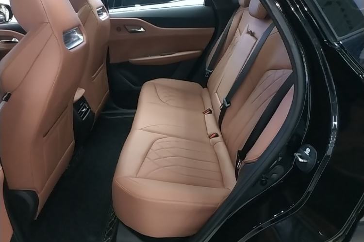 Used CHANGAN UNI-Z New Energy 2025 Model, Smart New Blue Whale 125km Battleship+ Version Left Rear Seat