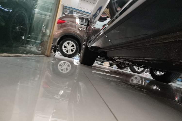 Used CHANGAN UNI-Z New Energy 2025 Model, Smart New Blue Whale 125km Battleship+ Version Left Side Sill