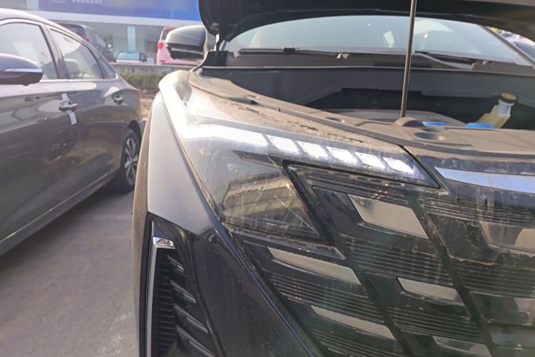 Used CHANGAN UNI-Z New Energy 2025 Model, Smart New Blue Whale 125km Battleship+ Version Right Front Headlight