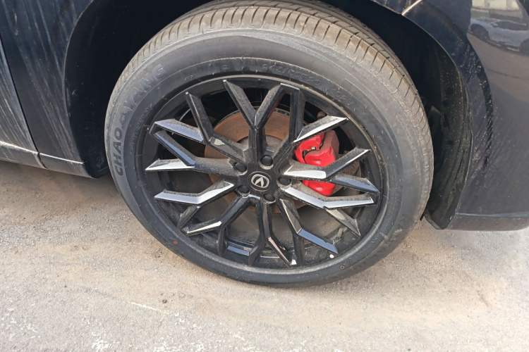 Used CHANGAN UNI-Z New Energy 2025 Model, Smart New Blue Whale 125km Battleship+ Version Right Front Wheel Hub