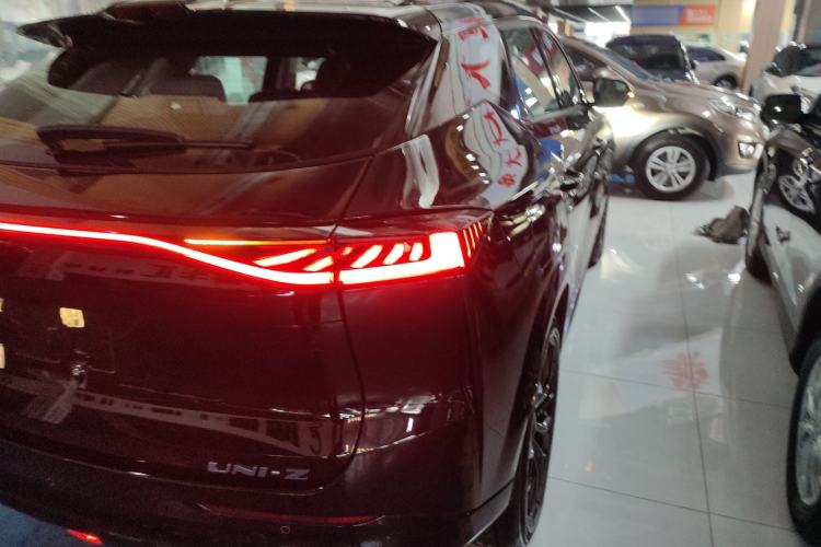 Used CHANGAN UNI-Z New Energy 2025 Model, Smart New Blue Whale 125km Battleship+ Version Right Rear Taillight