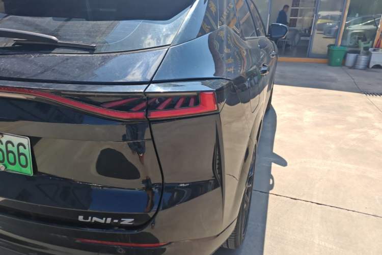Used CHANGAN UNI-Z New Energy 2025 Model, Smart New Blue Whale 125km Battleship+ Version Right Rear Taillight